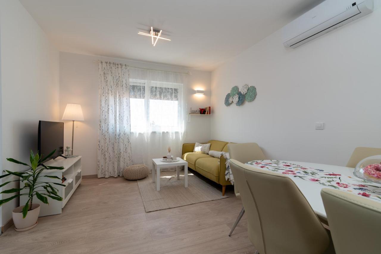 Apartman Lotos Appartamento Traù Esterno foto