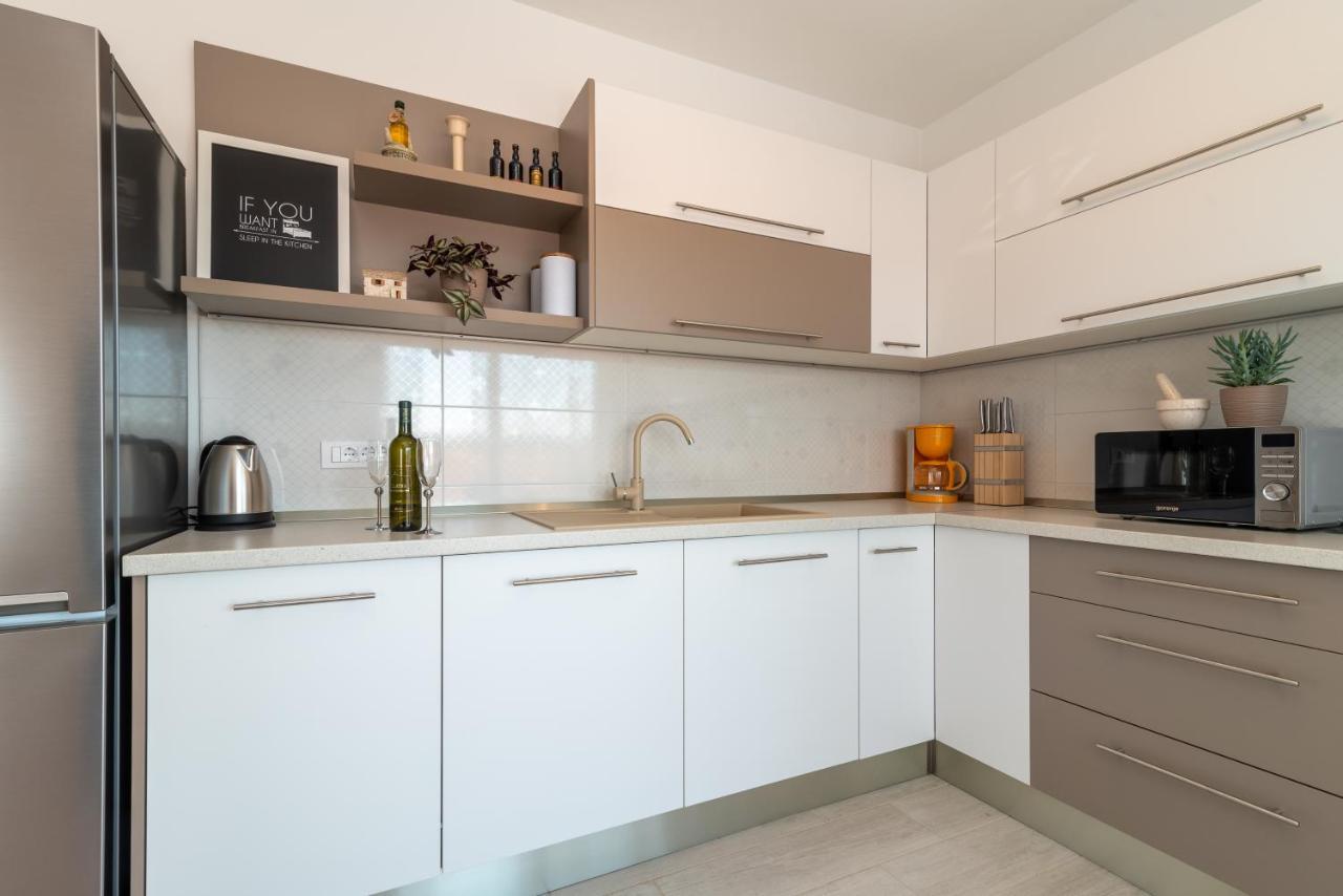 Apartman Lotos Appartamento Traù Esterno foto