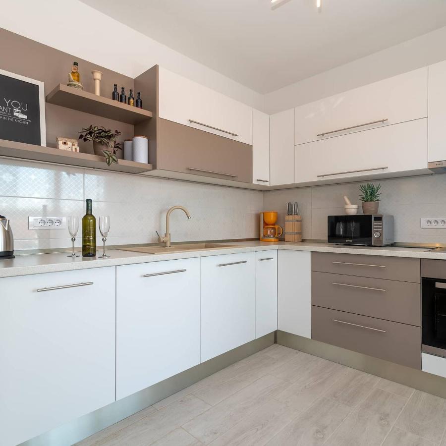 Apartman Lotos Appartamento Traù Esterno foto