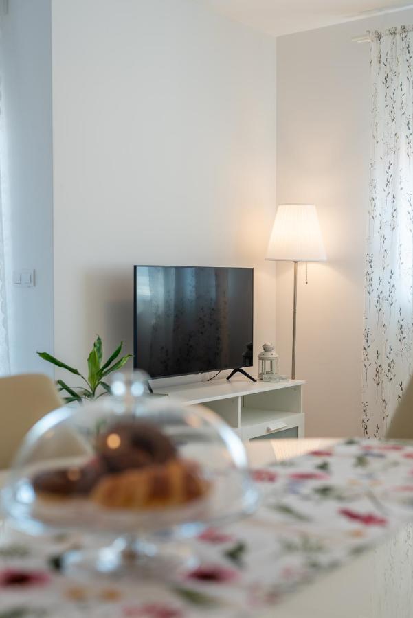 Apartman Lotos Appartamento Traù Esterno foto