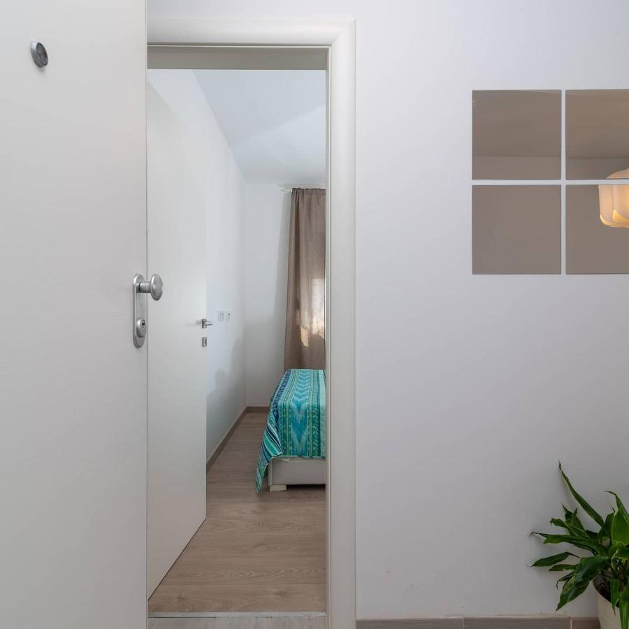 Apartman Lotos Appartamento Traù Esterno foto