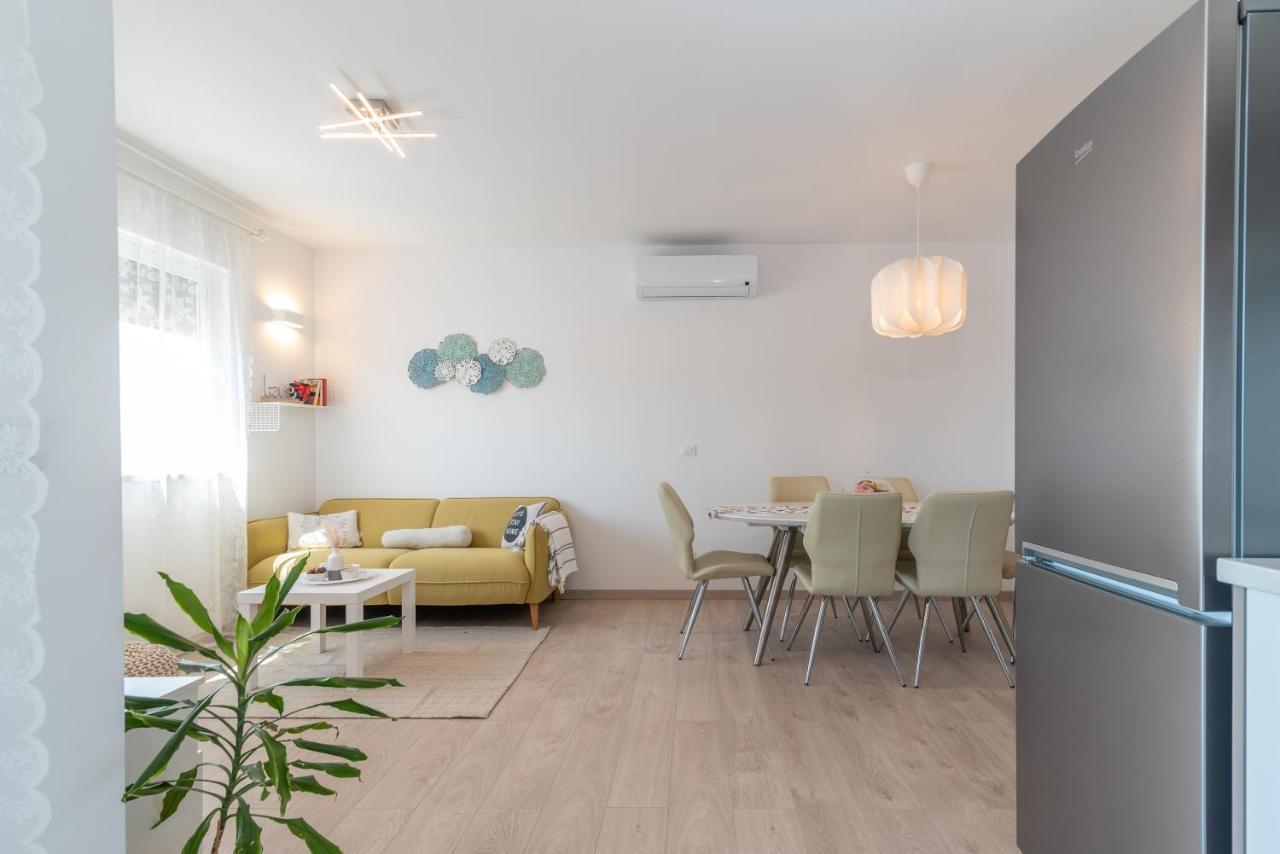 Apartman Lotos Appartamento Traù Esterno foto
