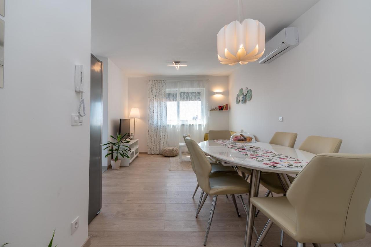 Apartman Lotos Appartamento Traù Esterno foto