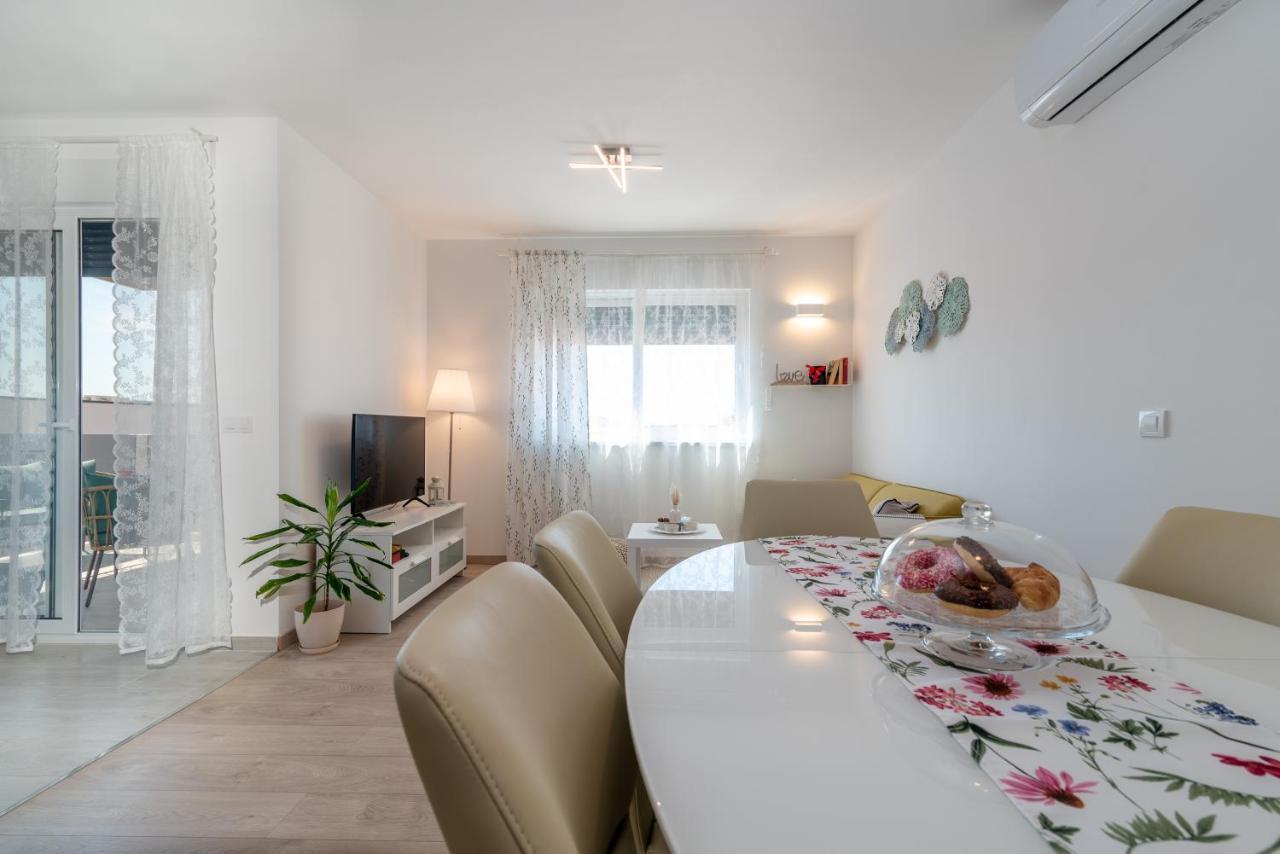 Apartman Lotos Appartamento Traù Esterno foto