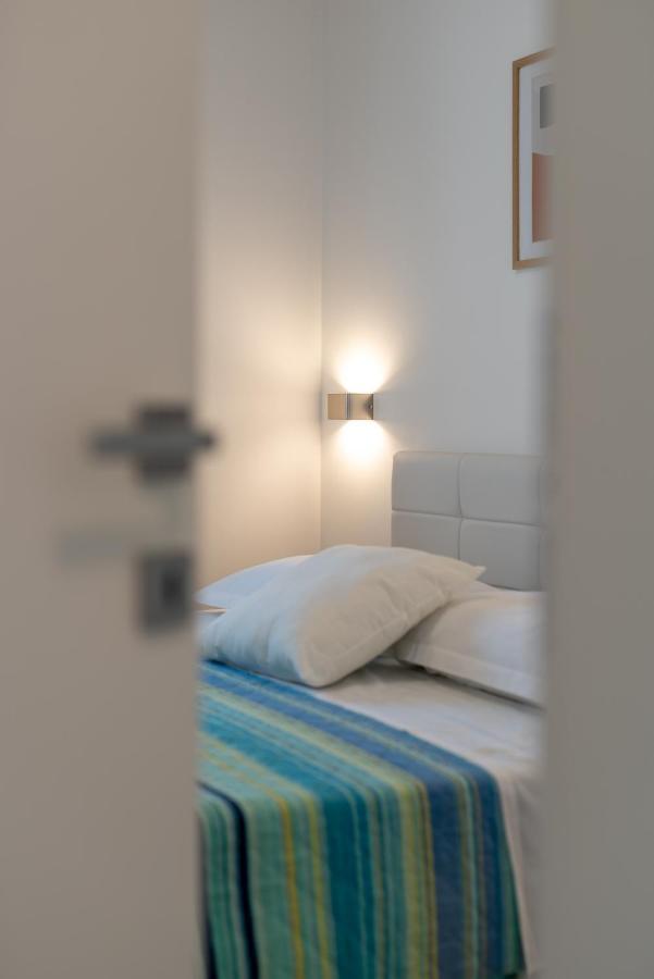 Apartman Lotos Appartamento Traù Esterno foto