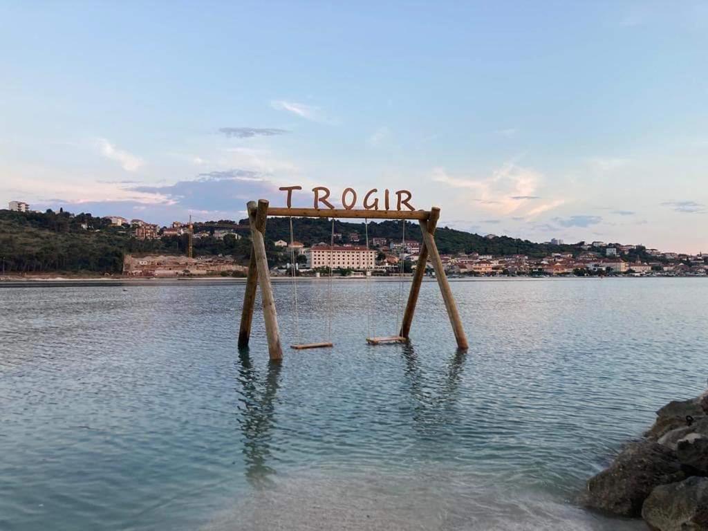 Apartman Lotos Appartamento Traù Esterno foto
